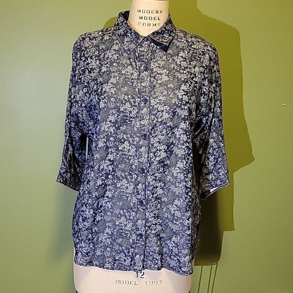 Coldwater Creek Paisley Print Denim Button Down Shirt size M (10/12)